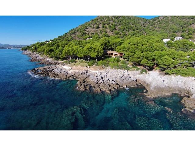 Frontline villa for sale on the east coast, Mallorca