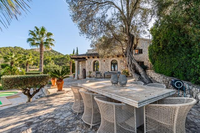 Charming retreat with panoramic views for sale in Alcudia, North Mallorca