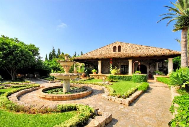 Country villa for sale in Pollensa, Mallorca