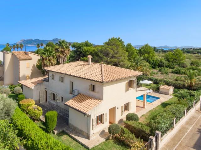 Mediterrane Villa in Standlage, nur 100 Meter vom Meer! 