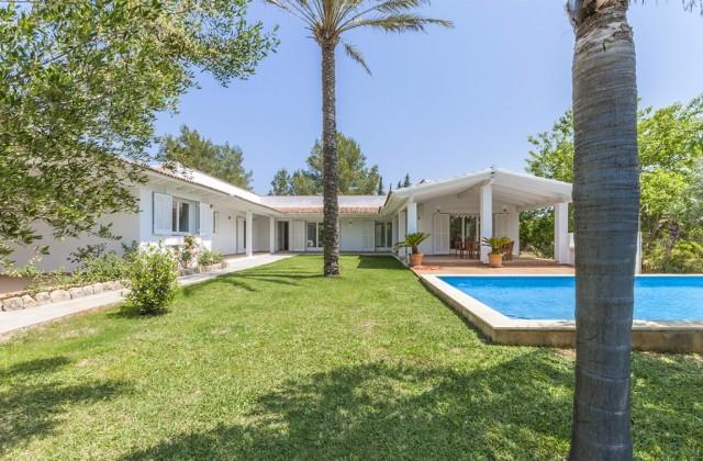 Exceptional one-storey villa with amazing views close to Pollensa, Mallorca