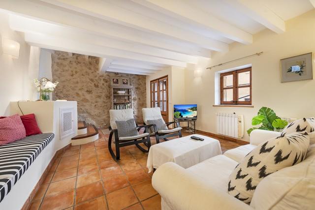 Fabulosa casa de pueblo con vistas a la montaña, en venta en Pollensa, Mallorca