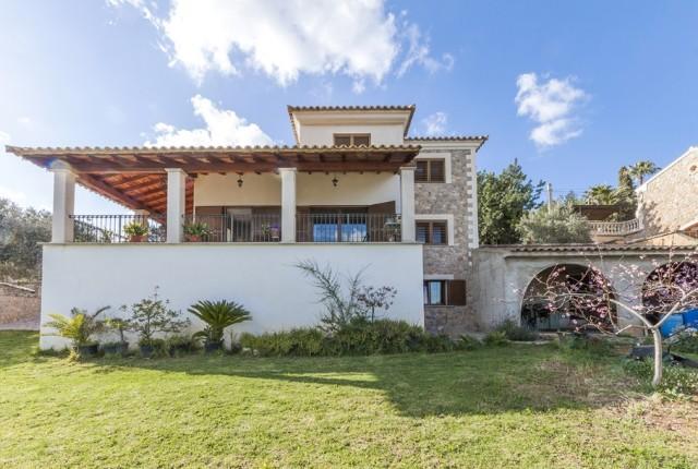 Villa with beautiful views for sale in Bunyola, Mallorca