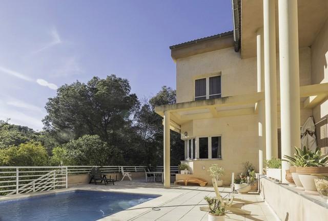 Villa en venta con piscina privada y cerca del mar en Cala Vinyes, Mallorca 