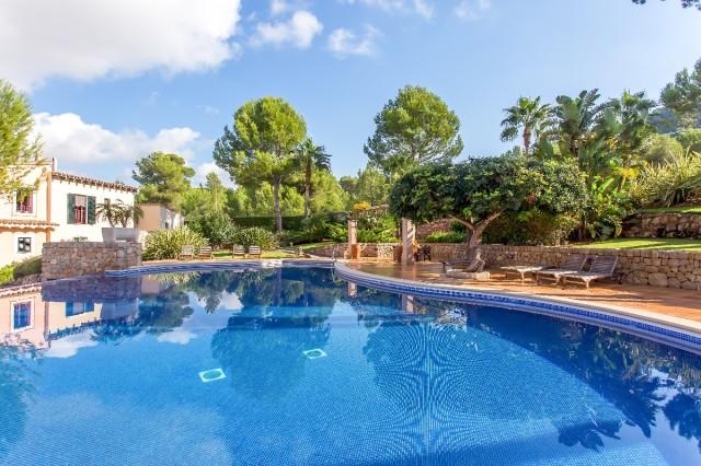 Generous hacienda style villa with beautiful sea view in Santa Ponsa, Mallorca