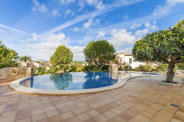 Spacious villa within residential community for sale in Santa Ponsa, Mallorca