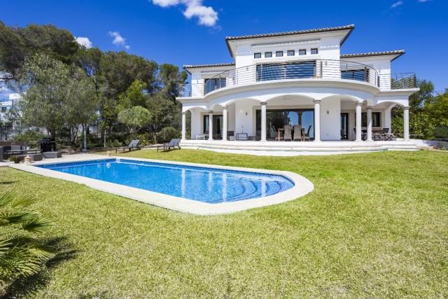 Sea view villa with rental license for sale in Cala Vinyas, Mallorca