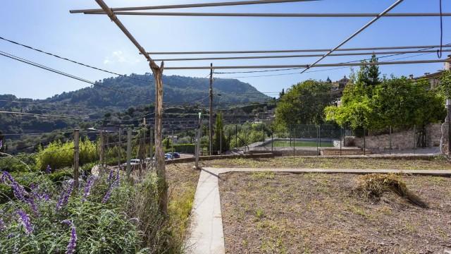 Grundstück mit fantastischem Bergblick kaufen in Valldemossa, Mallorca