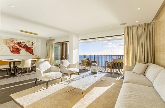 Immaculate front-line apartment for sale in Palma, Mallorca
