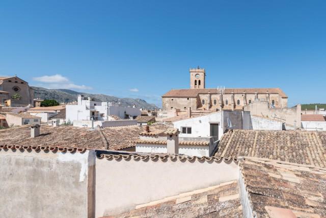 Classic village house with mountain views for sale in the heart of Pollensa, Mallorca