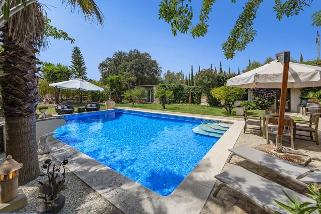 Villa de lujo con vistas a la montaña y piscina, en venta en Selva, Mallorca