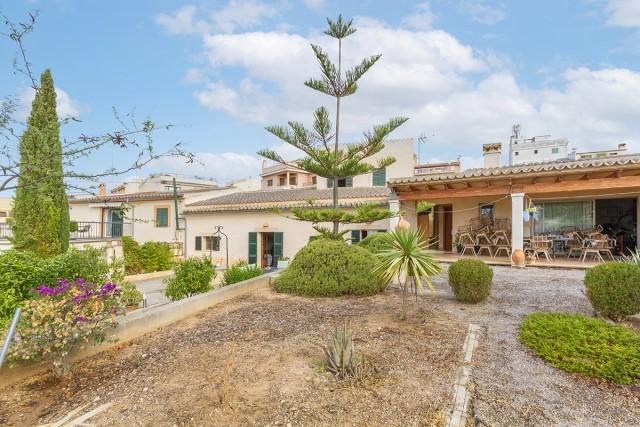 Rustic style house close to all amenities for sale on the outskirts of Palma, Mallorca