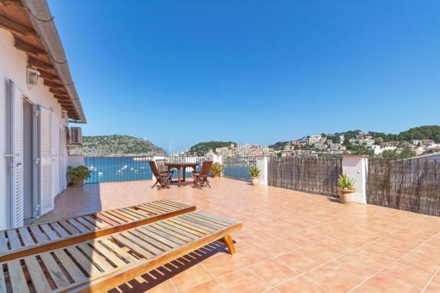 Casa en primera línea de playa para renovar en venta en el Puerto de Soller, Mallorca