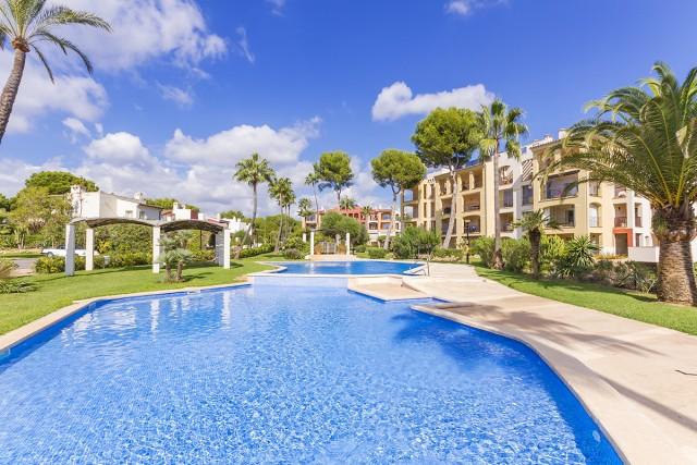Precioso apartamento en venta junto al campo de golf en Santa Ponsa, Mallorca