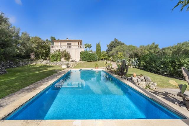 Hermosa casa de campo con piscina en venta en Muro, Mallorca
