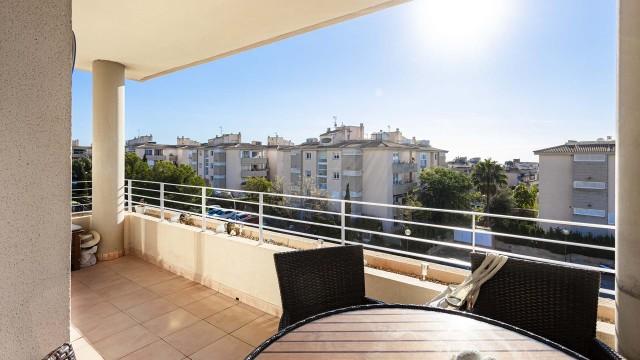 Bright 4 bedroom apartment for sale in Palmanova, Mallorca