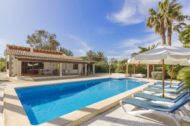 Two gorgeous and fully legal country properties, both with pool on one plot for sale in Pollensa, Mallorca