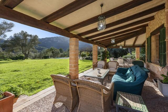 Impressive finca with holiday license and olive grove for sale in Esporles, Mallorca