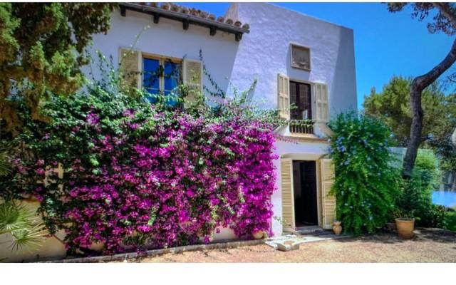 Frontline villa with beach access for sale in Cala Ratjada, Mallorca 