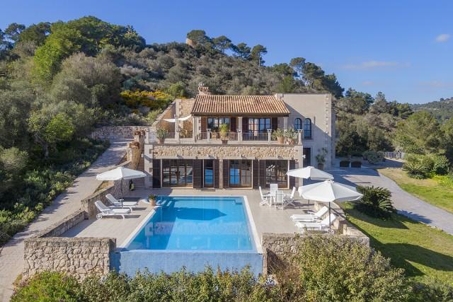 Beautiful hilltop villa with panoramic views for sale in Felanitx, Mallorca