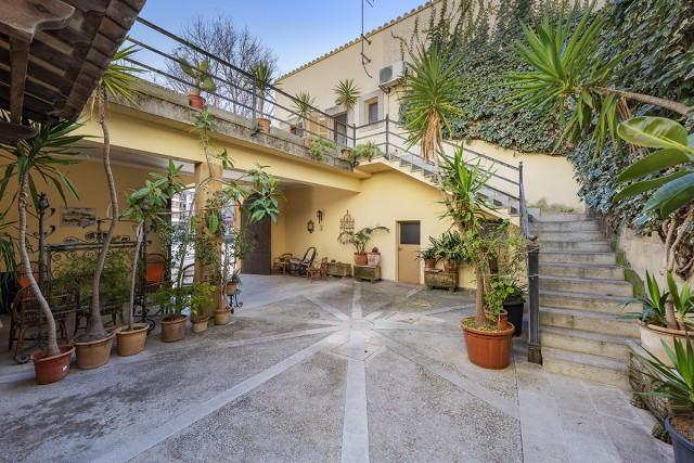 Exclusive village house for sale in the historic heart of Alcudia, Mallorca