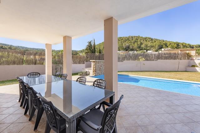 Preciosa villa con licencia de alquiler vacacional en venta cerca de Pollensa, Mallorca