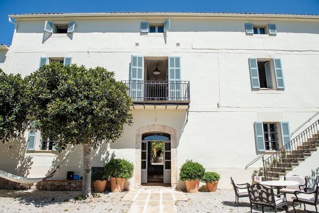 16 suites rural hotel in very good condition for sale in Sencelles, Mallorca