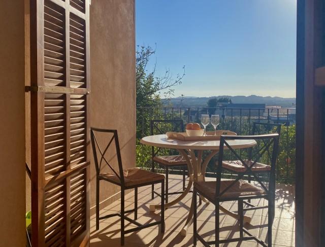 Refurbished town house with rental license for sale in Campanet, Mallorca
