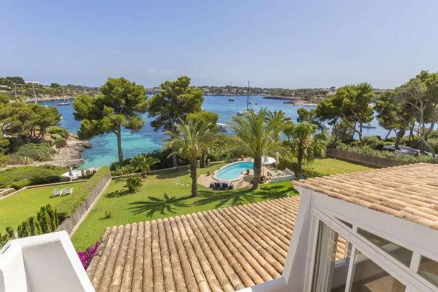 Idílica villa en primera línea con acceso directo al mar en venta en Porto Petro, Mallorca