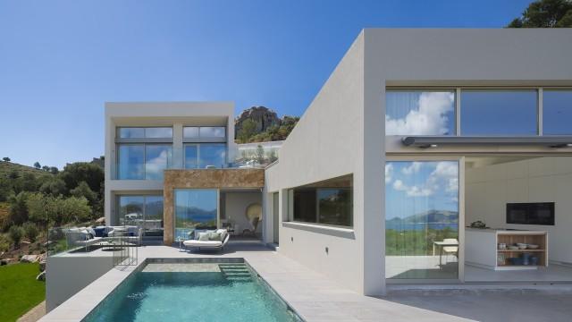 Striking villa with pool for sale in Bonaire, Alcúdia, Mallorca