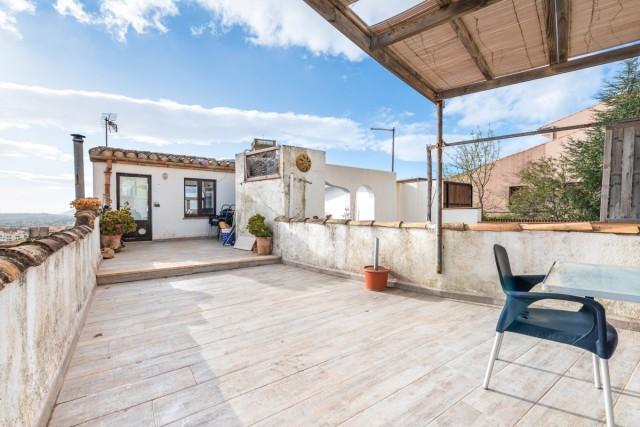 Preciosa casa de pueblo reformada recientemente en venta en Pollensa, Mallorca
