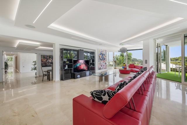 Incredible luxury villa for sale with views of the golf course in Son Vida, Mallorca