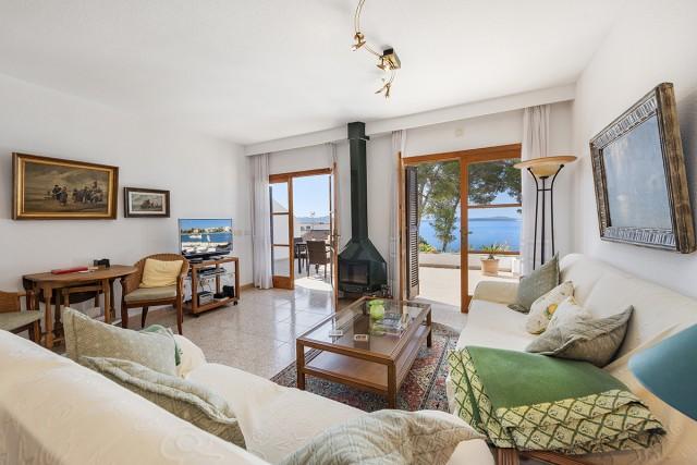 Encantadora casa con vistas ininterrumpidas al mar en venta en Alcudia, Mallorca
