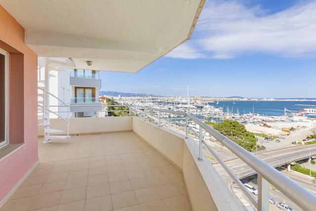 Impressive penthouse with stunning seas views for sale in Palma, Mallorca