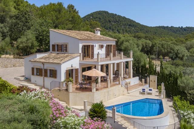 Gorgeous family home with fantastic views for sale near Pollensa, Mallorca