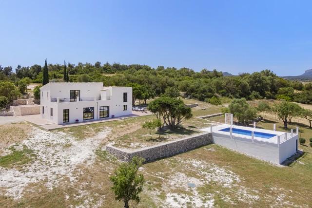 Contemporary country house for sale close to Montuïri, Mallorca