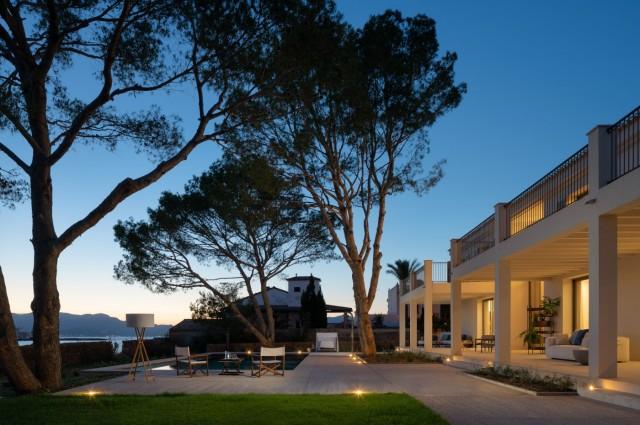 Stunning frontline villa to rent with sea views in Alcudia, Mallorca