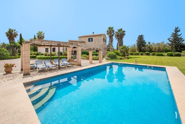 Finca rústica con apartamento de invitados a la venta en una gran parcela en Moscari, Mallorca