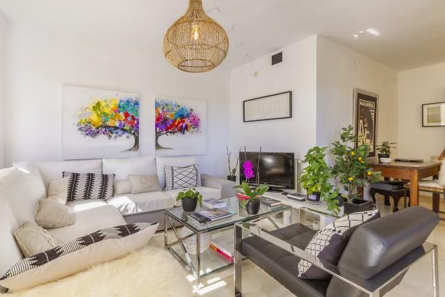 Centrally located apartment with sea views for sale in Palma, Malloca