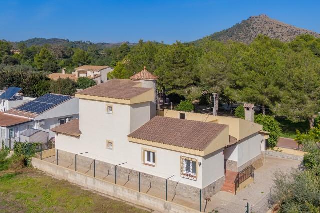 Renovated villa for sale close to the beach in Puerto Alcudia, Mallorca
