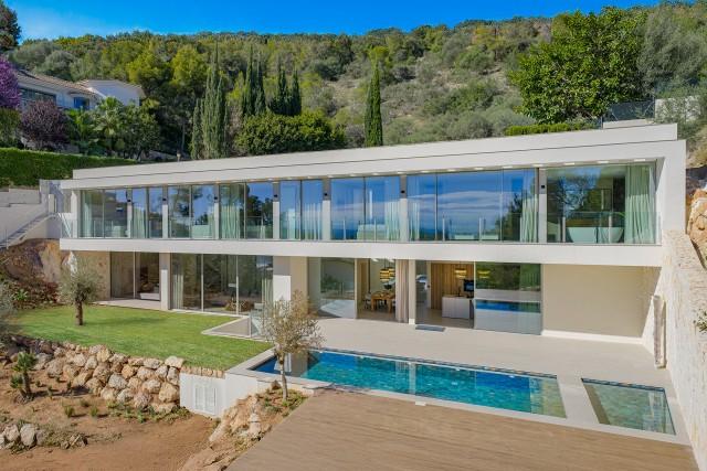 Villa de diseño con vistas al mar en venta en Portals Nous, suroeste de Mallorca
