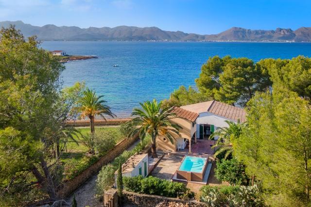 Unglaubliche Villa in erster Linie mit Feriengenehmigung kaufen in Alcudia, Mallorca