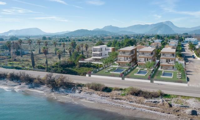 Exclusiva villa de nueva construcción en primera línea del mar en Puerto Pollensa, Mallorca