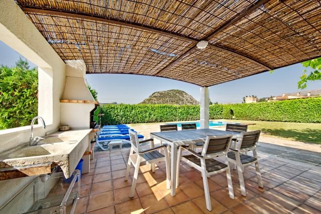 Rustic villa with holiday rental license for sale in Pollensa, Mallorca
