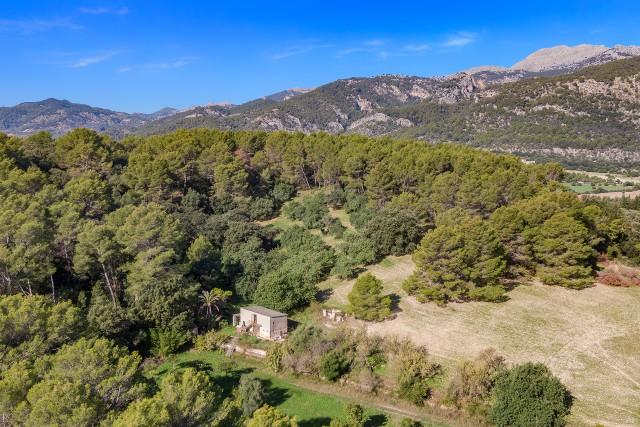 Country plot for sale ideal for building a family home in Moscari, Mallorca