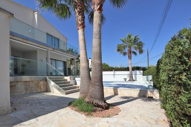 Modern villa with sea views for sale in Cala Pi, Mallorca