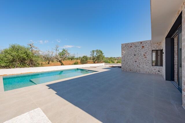 Modern villa  with pool for sale in a quiet area near Sa Rapita, Mallorca