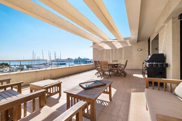 Sea view penthouse for sale overlooking the marina in Palma, Mallorca