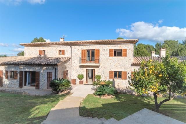 Charming family villa for sale in the prestigious area of Santa Ponsa, Mallorca