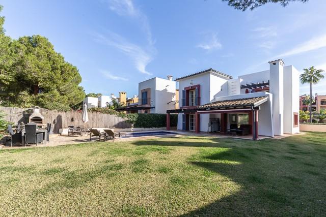 Detached golf villa with private pool for sale in Santa Ponsa, Mallorca